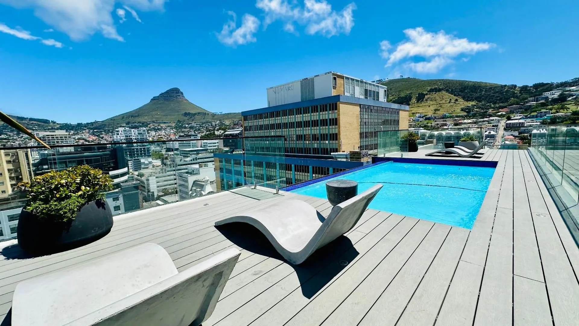 The Tokyo 708 - Family Studio Cape Town Aparthotel